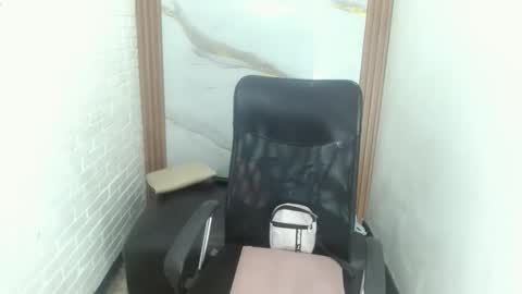 Snapshot of penelopee_rouse chatting on 10/13/25, 07:36 Penelopee Rouse online show from 10/13/25, 07:36