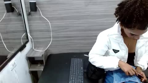 Penelopee Rouse online show from 12/01/25, 07:52