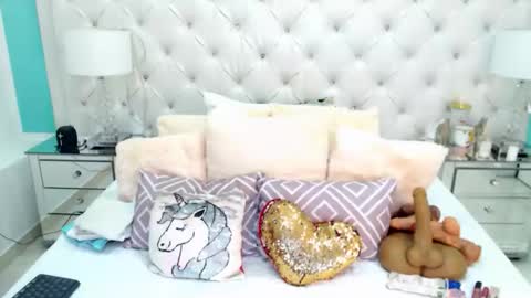 Snapshot of penelopelaurent chatting on 12/18/25, 12:22 Penelope Laurent online show from 12/18/25, 12:22