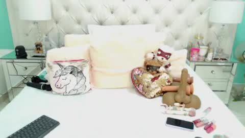 Penelope Laurent online show from 06/17/26, 12:29