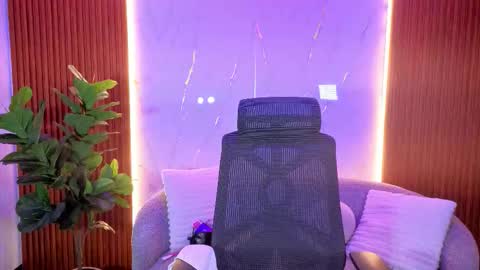 Penelope online show from 12/05/25, 07:54