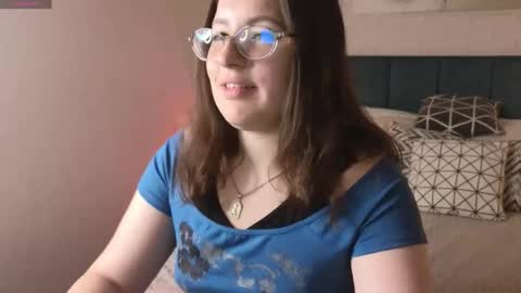 Snapshot of peneloppa_star chatting on 10/06/25, 09:45 Hi Im Peneloppa online show from 10/06/25, 09:45