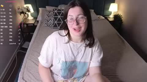 Snapshot of peneloppa_star chatting on 10/15/25, 09:04 Hi Im Peneloppa online show from 10/15/25, 09:04