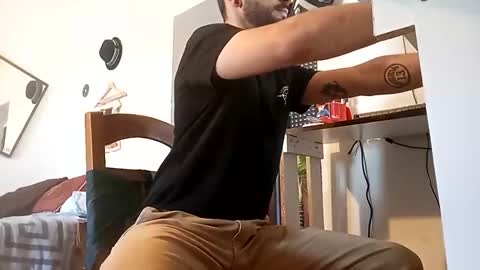 Snapshot of penesvoladores92 chatting on 11/18/25, 03:27 penesvoladores92 online show from 11/18/25, 03:27