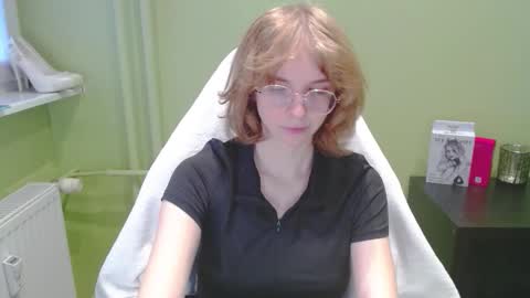 Snapshot of penny_lust chatting on 12/16/25, 07:35 Penny online show from 12/16/25, 07:35