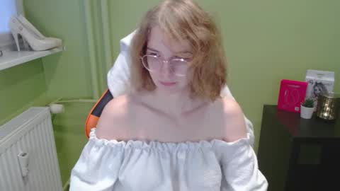 Snapshot of penny_lust chatting on 12/18/25, 07:36 Penny online show from 12/18/25, 07:36