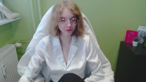 Snapshot of penny_lust chatting on 12/19/25, 07:48 Penny online show from 12/19/25, 07:48