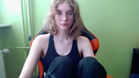 Snapshot of penny_lust chatting on 03/18/26, 07:11 Penny online show from 03/18/26, 07:11