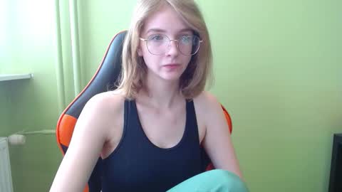 Snapshot of penny_lust chatting on 03/19/26, 07:12 Penny online show from 03/19/26, 07:12