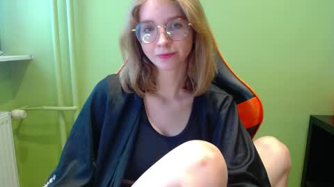 Snapshot of penny_lust chatting on 04/13/26, 06:30 Penny online show from 04/13/26, 06:30