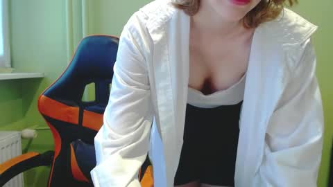 Snapshot of penny_lust chatting on 05/13/26, 06:33 Penny online show from 05/13/26, 06:33