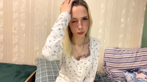 Snapshot of pennyczubakowski chatting on 10/22/25, 02:06 Margot online show from 10/22/25, 02:06