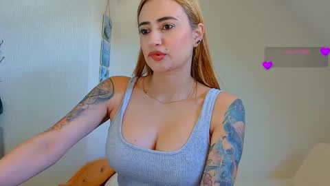 Snapshot of pennyy__ chatting on 03/21/26, 10:42 Hi Im Penelope better vibrations 1111 online show from 03/21/26, 10:42