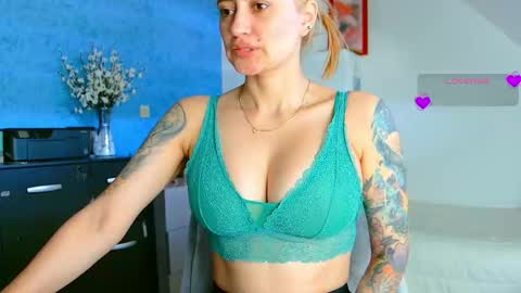Snapshot of pennyy__ chatting on 04/26/26, 11:41 Hi Im Penelope better vibrations 1111 online show from 04/26/26, 11:41