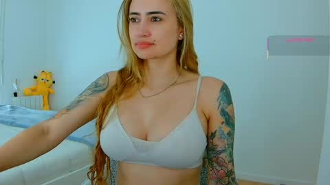 Snapshot of pennyy__ chatting on 06/01/26, 09:44 Hi Im Penelope better vibrations 1111 online show from 06/01/26, 09:44