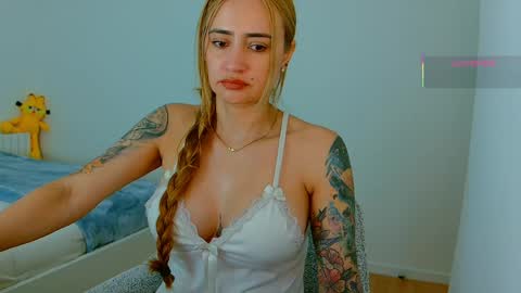 Snapshot of pennyy__ chatting on 06/02/26, 09:55 Hi Im Penelope better vibrations 1111 online show from 06/02/26, 09:55