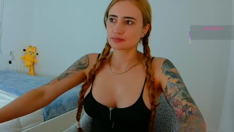 Snapshot of pennyy__ chatting on 06/03/26, 10:07 Hi Im Penelope better vibrations 1111 online show from 06/03/26, 10:07