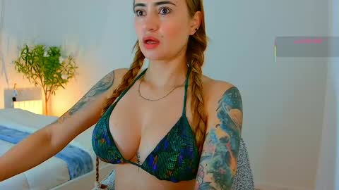 Snapshot of pennyy__ chatting on 06/09/26, 08:26 Hi Im Penelope better vibrations 1111 online show from 06/09/26, 08:26