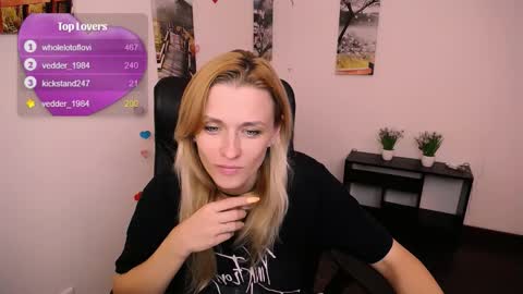 Mia online show from 09/30/25, 07:13