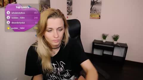 Mia online show from 09/30/25, 08:36