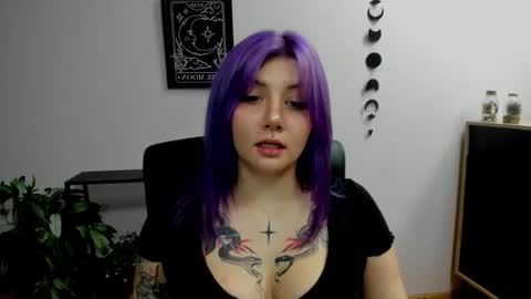 Gabbie online show from 12/18/24, 06:25