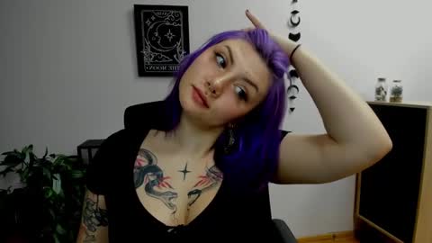 Gabbie online show from 12/19/24, 07:07