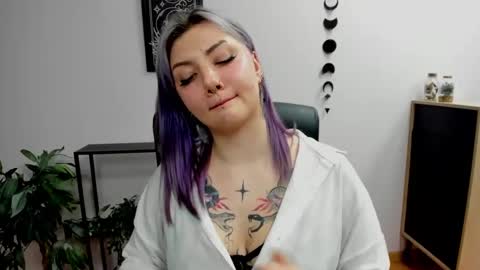 Gabbie online show from 01/30/25, 06:10