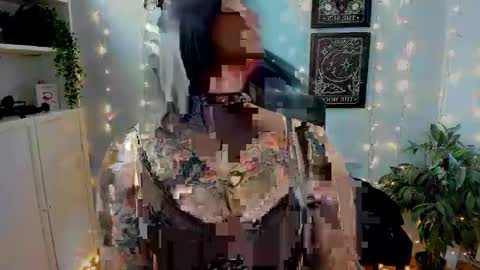 Gabbie online show from 10/25/25, 08:11