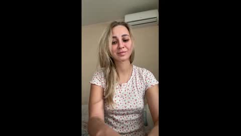 Snapshot of perfectjulia chatting on 11/14/25, 04:33 Julia online show from 11/14/25, 04:33