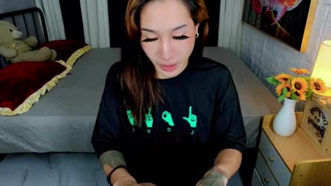Snapshot of perfectstranger_ chatting on 10/27/25, 12:58 Chloe online show from 10/27/25, 12:58