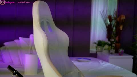 Dee online show from 09/17/25, 02:08