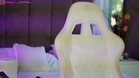 Dee online show from 10/20/25, 12:05