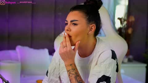 Dee online show from 10/23/25, 12:04