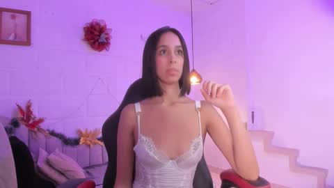 Snapshot of perla_dl chatting on 12/14/25, 10:25 perla dl online show from 12/14/25, 10:25