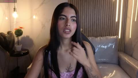 Snapshot of perla_lovely chatting on 04/25/26, 01:03 perla_lovely online show from 04/25/26, 01:03