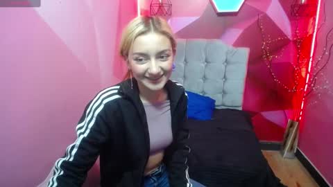 Snapshot of perla_red chatting on 02/12/25, 12:22 PERLA RED online show from 02/12/25, 12:22