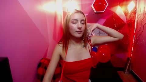 Snapshot of perla_red chatting on 02/14/25, 02:54 PERLA RED online show from 02/14/25, 02:54