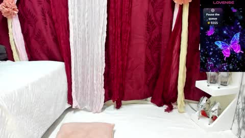 Snapshot of perla_thompson1 chatting on 10/24/25, 09:22 Perla Thompson online show from 10/24/25, 09:22