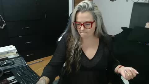 Snapshot of perlagoloza05 chatting on 11/06/25, 04:02 goloza online show from 11/06/25, 04:02