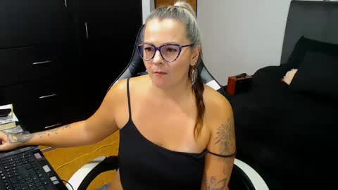 Snapshot of perlagoloza05 chatting on 11/09/25, 03:49 goloza online show from 11/09/25, 03:49