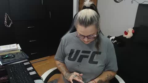 Snapshot of perlagoloza05 chatting on 11/10/25, 02:32 goloza online show from 11/10/25, 02:32