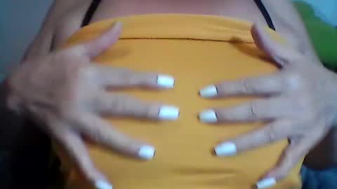 Snapshot of perlita070822 chatting on 06/13/26, 05:05 perlita070822 online show from 06/13/26, 05:05