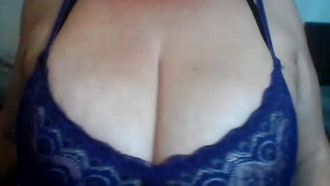 Snapshot of perlita070822 chatting on 06/15/26, 04:47 perlita070822 online show from 06/15/26, 04:47