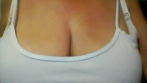 Snapshot of perlita070822 chatting on 06/20/26, 04:37 perlita070822 online show from 06/20/26, 04:37