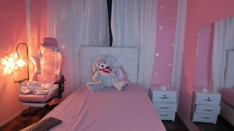 Snapshot of persefone_saira chatting on 01/12/26, 10:09 Marie online show from 01/12/26, 10:09