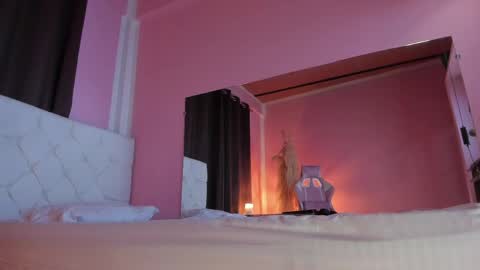 Snapshot of persefone_saira chatting on 05/22/26, 10:43 Marie online show from 05/22/26, 10:43