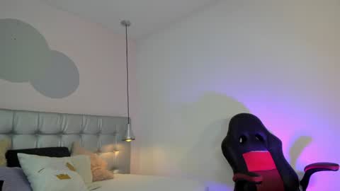 Snapshot of pervert_lizza chatting on 01/12/25, 12:01 Lizza online show from 01/12/25, 12:01