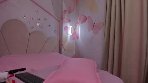 LAURA  online show from 01/17/25, 02:07