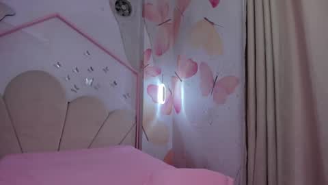 LAURA  online show from 01/21/25, 02:05