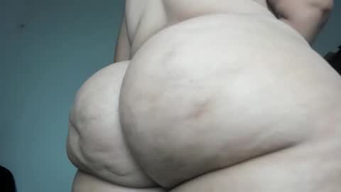 Snapshot of pervertt_mommy chatting on 11/23/25, 08:47 Alexandra online show from 11/23/25, 08:47